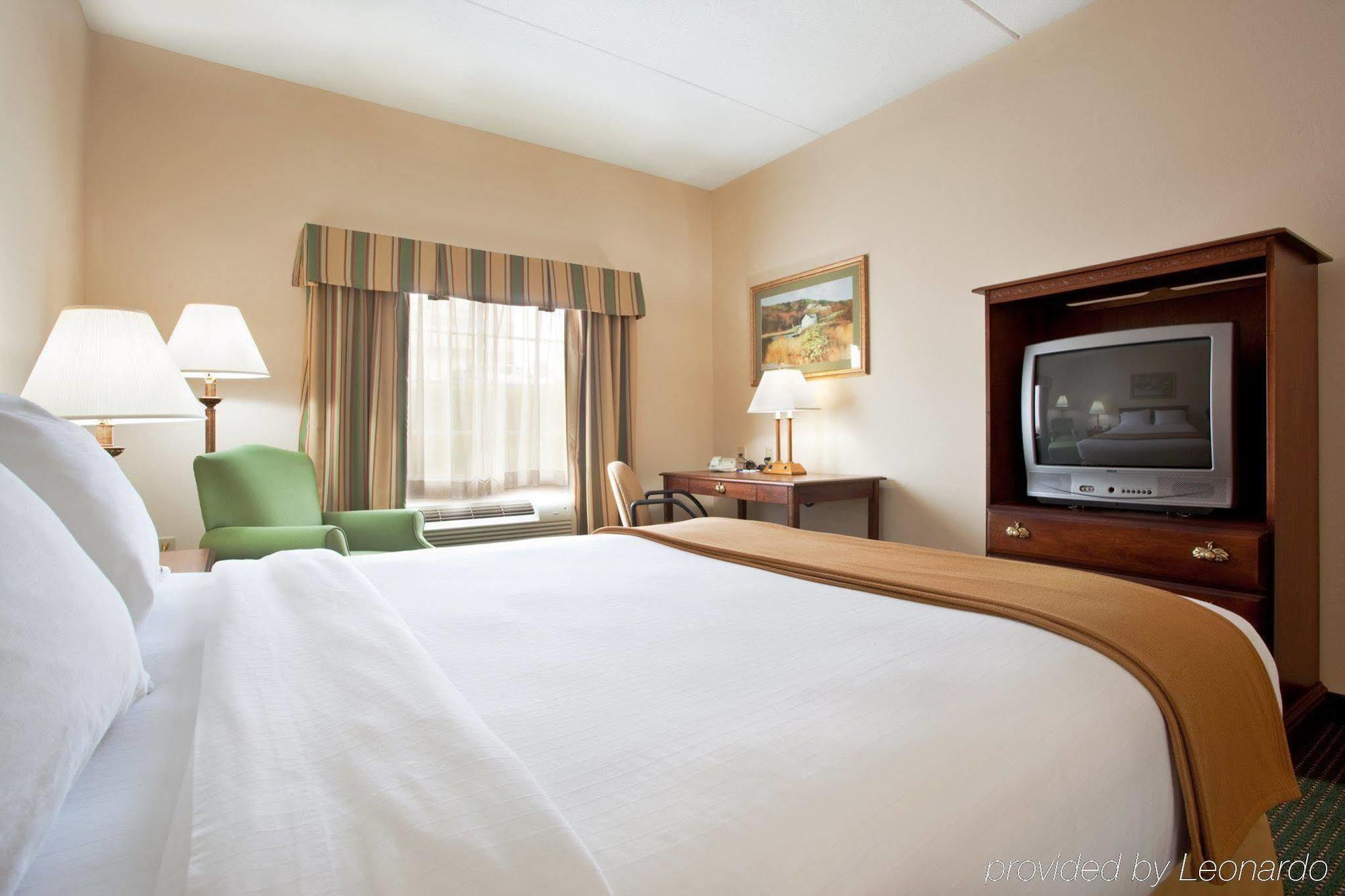 Holiday Inn Express Mount Pleasant- Scottdale By Ihg מראה חיצוני תמונה