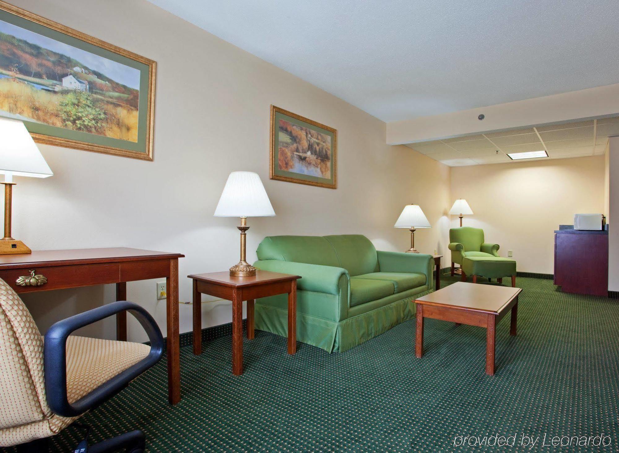 Holiday Inn Express Mount Pleasant- Scottdale By Ihg מראה חיצוני תמונה